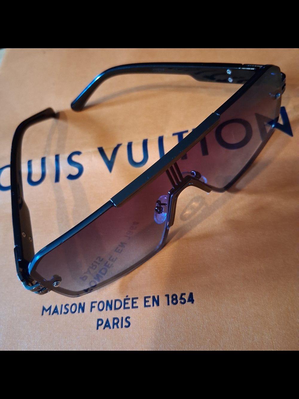 Louis Vuitton Men’s Black  1TS77 Black Metal Square Sunglasses